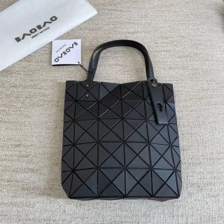 ISSEY MIYAKE - BAOBAO issey MIYAKE ジオメトリック トートの通販|ラクマ