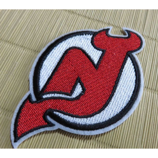 《公式NHLキャピタルズ》アイスホッケー☆バック刺繍☆ロゴ刺繍☆ハーフジップ☆赤