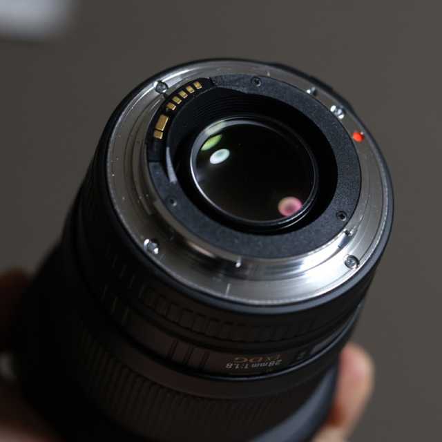 SIGMA(シグマ)のSIGMA 単焦点広角レンズ 28mm F1.8 EX DG   スマホ/家電/カメラのカメラ(レンズ(単焦点))の商品写真