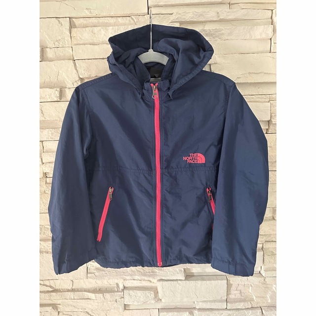 THE NORTH FACE(ザノースフェイス)のザノースフェイス　ナイロンジャンパー　130 紺色　ピンク色　ナイロンパーカー キッズ/ベビー/マタニティのキッズ服女の子用(90cm~)(ジャケット/上着)の商品写真