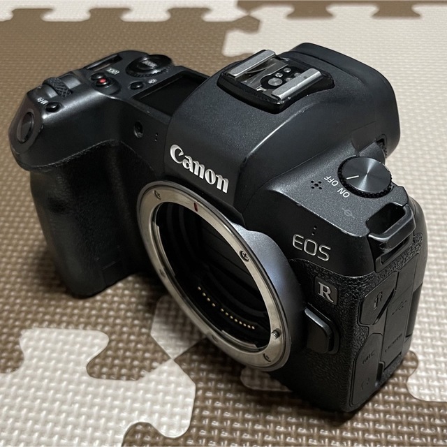 Canon(キヤノン)のCanon EOS R ボディ スマホ/家電/カメラのカメラ(ミラーレス一眼)の商品写真