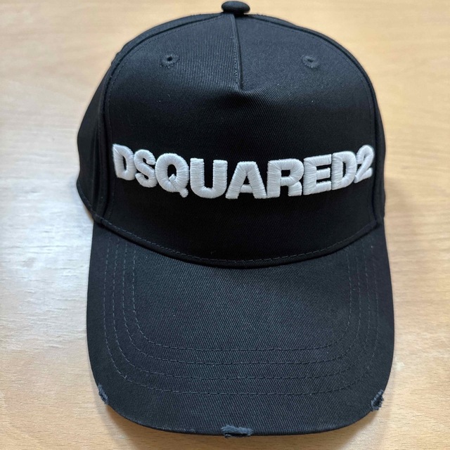 DSQUARED2(ディースクエアード)のタグ付き新品　DSQUARED2ディースクエアード　キャップ　ブラックホワイト レディースの帽子(キャップ)の商品写真