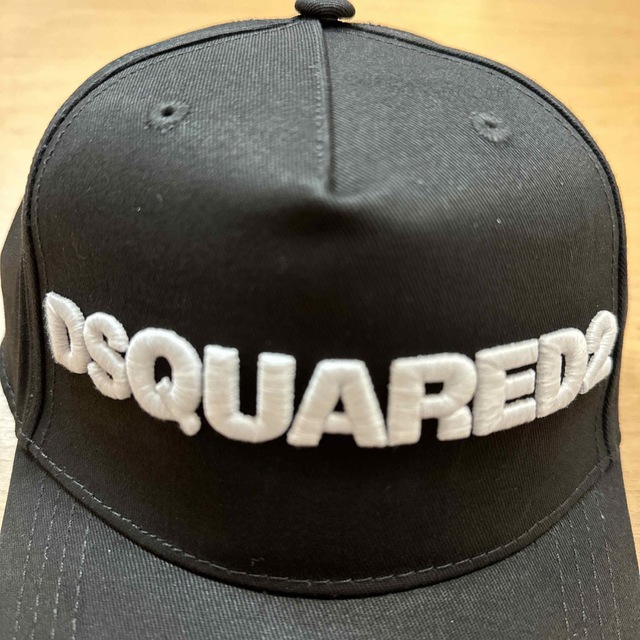 DSQUARED2(ディースクエアード)のタグ付き新品　DSQUARED2ディースクエアード　キャップ　ブラックホワイト レディースの帽子(キャップ)の商品写真