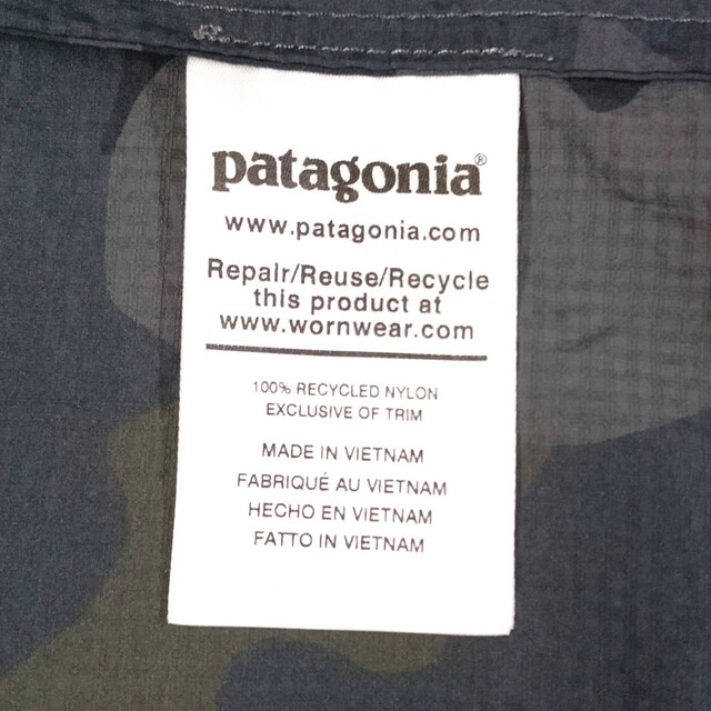 patagonia(パタゴニア)のPATAGONIA パタゴニア 20SS 型番 24142 フーディニー ジャケット 薄手 黒系迷彩 サイズS 正規品 / 30328 メンズのジャケット/アウター(ナイロンジャケット)の商品写真