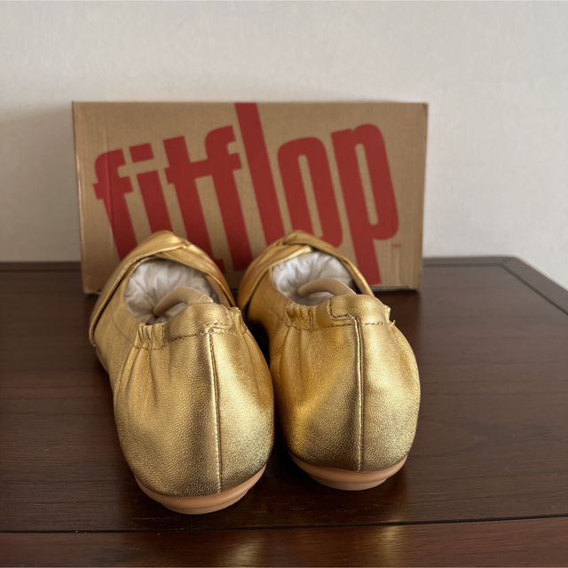 fitflop(フィットフロップ)の新品　fitflop フラットシューズ　ゴールド　23 レディースの靴/シューズ(ローファー/革靴)の商品写真