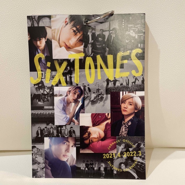 Johnny's(ジャニーズ)のSIXTONES カレンダー エンタメ/ホビーのタレントグッズ(アイドルグッズ)の商品写真