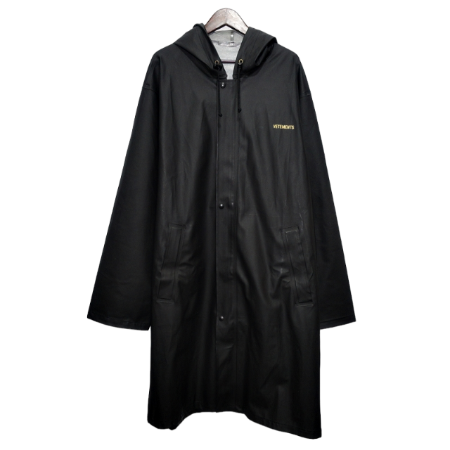 VETEMENTS 17aw "Oversized PVC Raincoat"  メンズのジャケット/アウター(ステンカラーコート)の商品写真