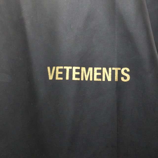 VETEMENTS 17aw "Oversized PVC Raincoat"  メンズのジャケット/アウター(ステンカラーコート)の商品写真