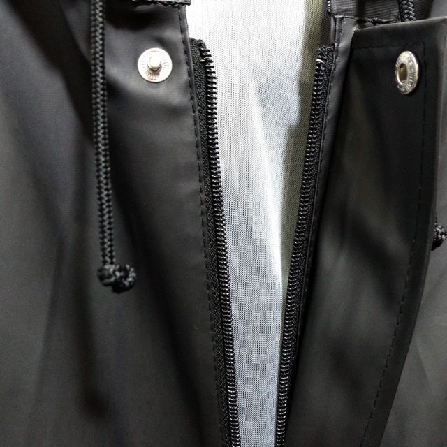 VETEMENTS 17aw "Oversized PVC Raincoat"  メンズのジャケット/アウター(ステンカラーコート)の商品写真