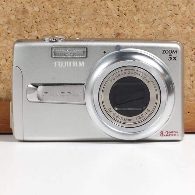 富士フイルム(フジフイルム)のFujifilm Finepix J50 CCD 8.2Mp スマホ/家電/カメラのカメラ(コンパクトデジタルカメラ)の商品写真