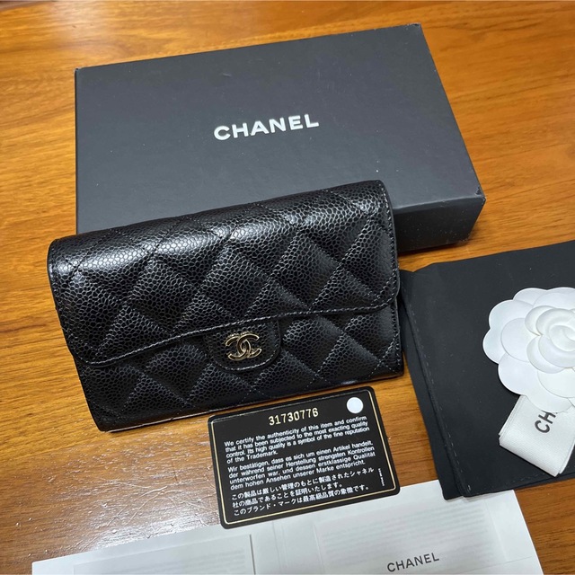 CHANEL(シャネル)の本日のみ価格　鑑定済み　CHANEL 三つ折り財布 キャビアスキン 新品同様 レディースのファッション小物(財布)の商品写真