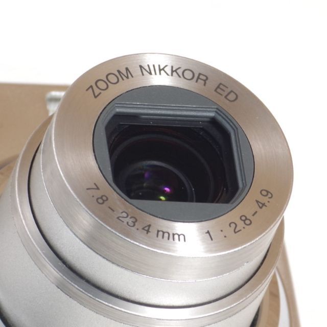 Nikon(ニコン)のNIkon Coolpix 5900 CCD 5.1Mp スマホ/家電/カメラのカメラ(コンパクトデジタルカメラ)の商品写真