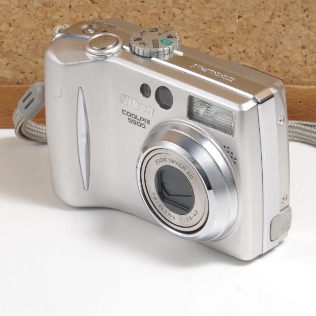 Nikon(ニコン)のNIkon Coolpix 5900 CCD 5.1Mp スマホ/家電/カメラのカメラ(コンパクトデジタルカメラ)の商品写真