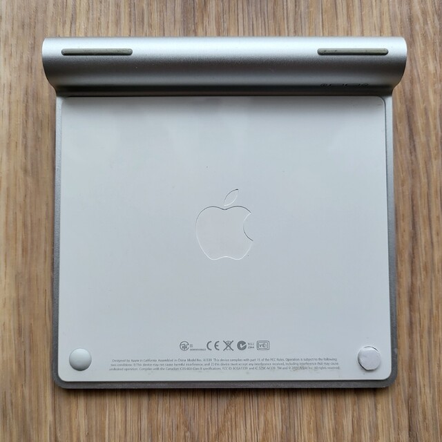 Mac (Apple)(マック)のAPPLE MAGIC TRACKPAD A1339　一部難アリ スマホ/家電/カメラのPC/タブレット(PC周辺機器)の商品写真