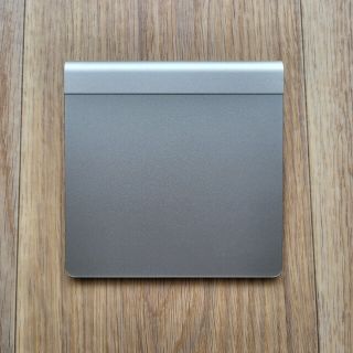 マック(Mac (Apple))のAPPLE MAGIC TRACKPAD A1339　一部難アリ(PC周辺機器)