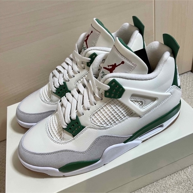 Jordan Brand（NIKE）(ジョーダン)のNike SB × Air Jordan 4 "Pine Green" メンズの靴/シューズ(スニーカー)の商品写真