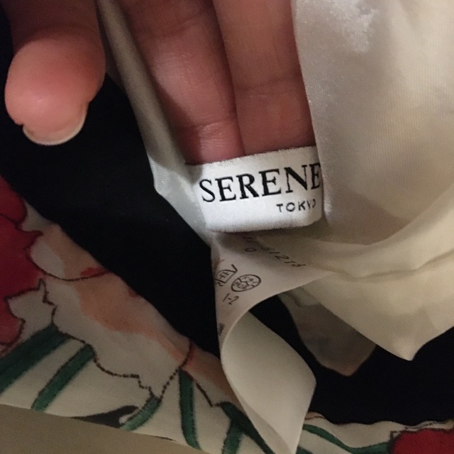 SERENE Dept.(セレーヌデプト)の美品　ワンピース　花柄　白地 レディースのワンピース(ミニワンピース)の商品写真