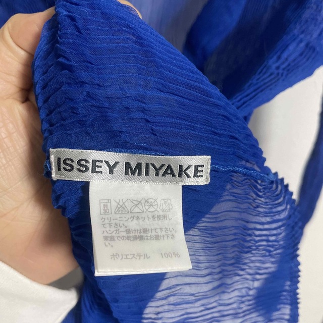 ISSEY MIYAKE(イッセイミヤケ)のイッセミヤケ　プリーツ　カーディガン レディースのトップス(カーディガン)の商品写真