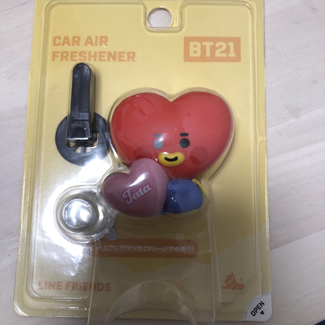 BT21(ビーティーイシビル)の【公式】BT21 車 芳香剤 TATA テヒョン テテ V 自動車/バイクの自動車(車内アクセサリ)の商品写真