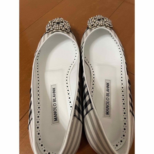 MANOLO BLAHNIK(マノロブラニク)の【美品】MANOLO BLAHNIK／マノロブラニク  ハンギシ　フラット レディースの靴/シューズ(バレエシューズ)の商品写真