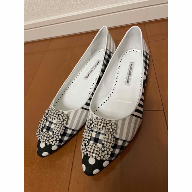 MANOLO BLAHNIK(マノロブラニク)の【美品】MANOLO BLAHNIK／マノロブラニク  ハンギシ　フラット レディースの靴/シューズ(バレエシューズ)の商品写真