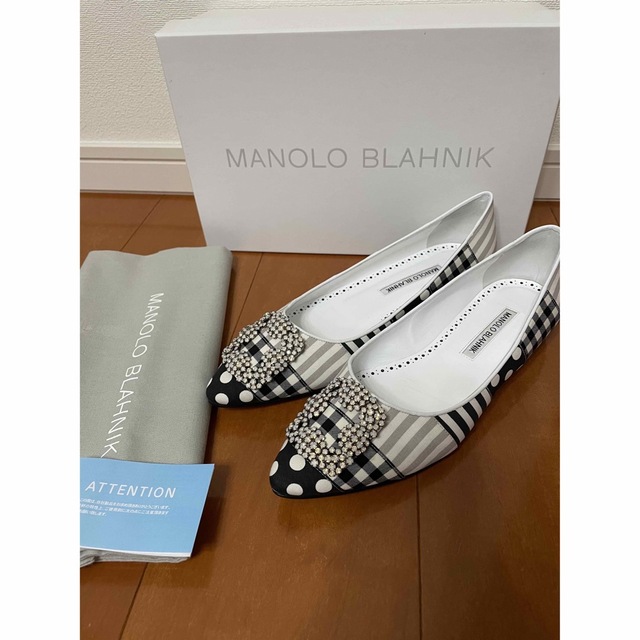 MANOLO BLAHNIK(マノロブラニク)の【美品】MANOLO BLAHNIK／マノロブラニク  ハンギシ　フラット レディースの靴/シューズ(バレエシューズ)の商品写真