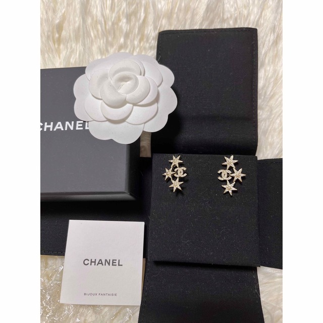 人気メーカー・ブランド CHANEL - スターモチーフピアス☆シャンパン