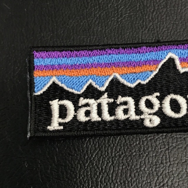 patagonia(パタゴニア)のPATAGONIA 70×28mm  フィッツロイロゴ アイロンワッペン -47 ハンドメイドの素材/材料(各種パーツ)の商品写真