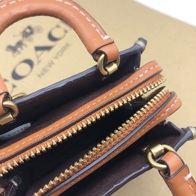 【COACH☆新品】ミニ ローグ バッグ チャーム！グリーン！小物入れ！希少！