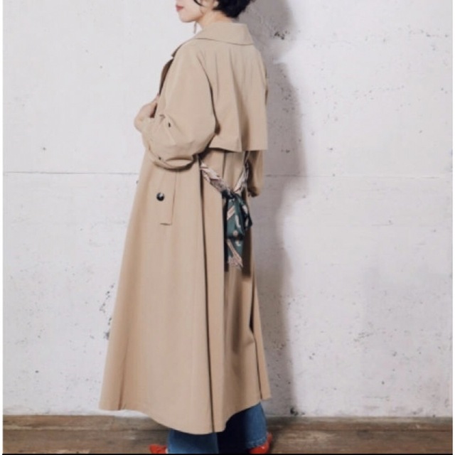 LADY MADE(レディメイド)のLADY MADE スカーフベルトフレアトレンチ レディースのジャケット/アウター(トレンチコート)の商品写真