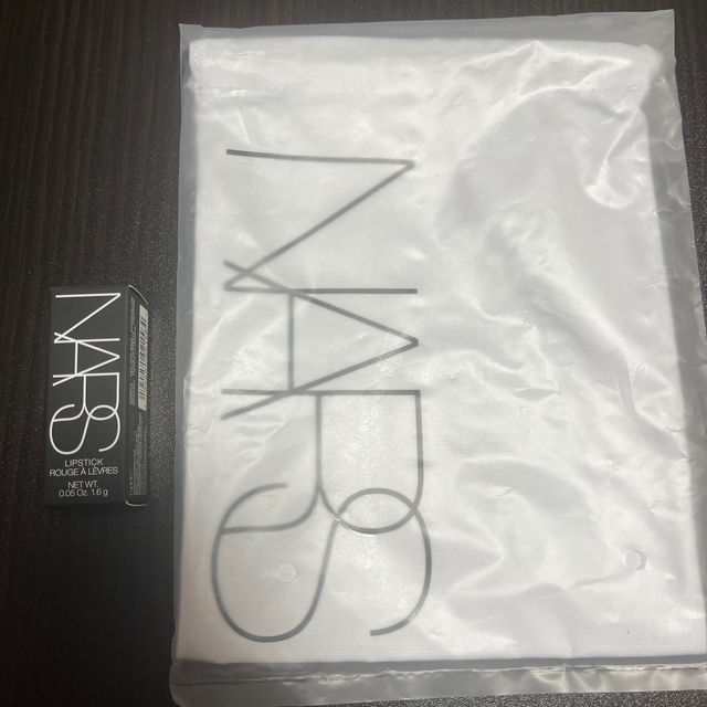 NARS(ナーズ)の NARS ポーチ&ミニリップスティック2910 新品未使用 コスメ/美容のベースメイク/化粧品(口紅)の商品写真