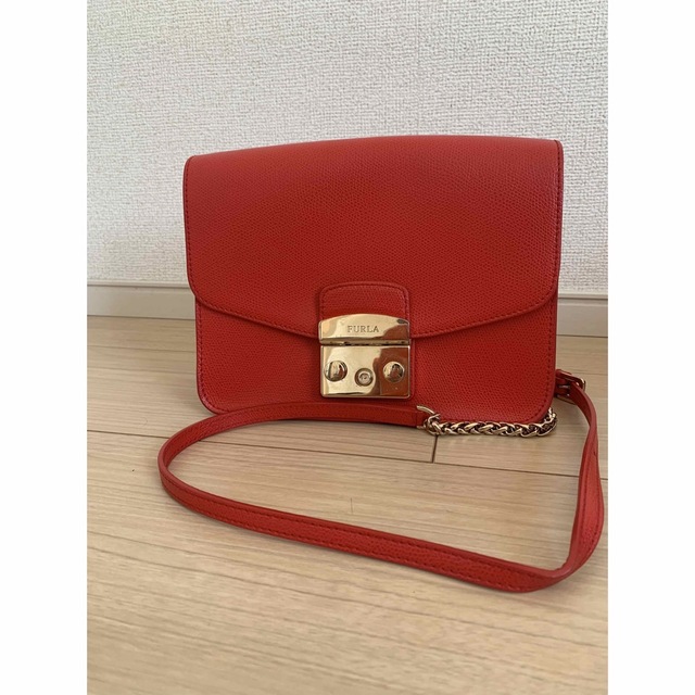 【秋コーデの差し色に!】FURLA メトロポリス ショルダーバッグ♡