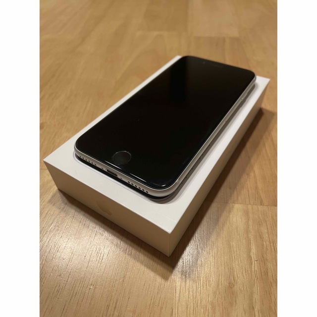 iPhone SE 本体　第2世代 (SE2) ホワイト 64 GB