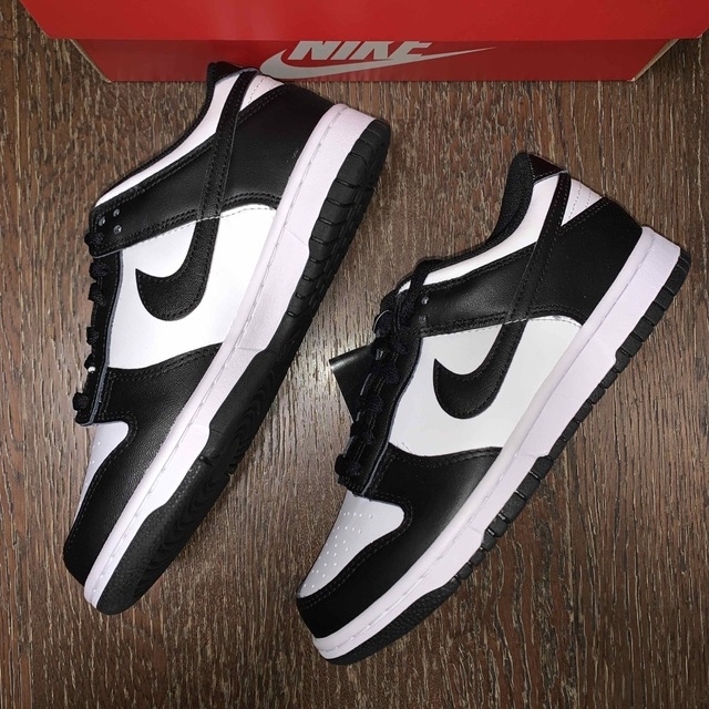 NIKE(ナイキ)のNike GS Dunk Low White/Black 24.5cm メンズの靴/シューズ(スニーカー)の商品写真