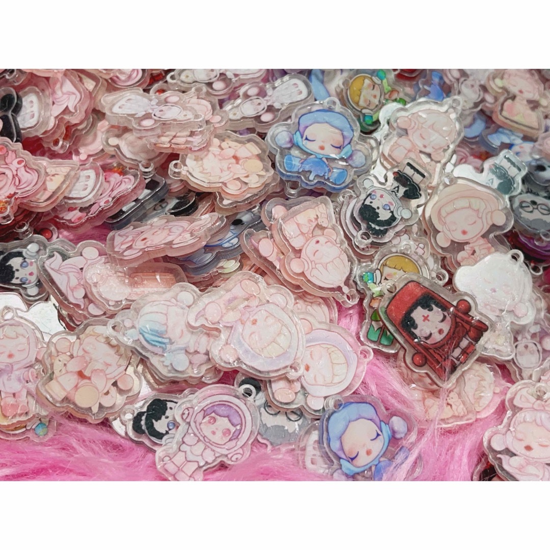 プラ板 ハンドメイド 3cm ランダム発送します ハンドメイドの素材/材料(各種パーツ)の商品写真