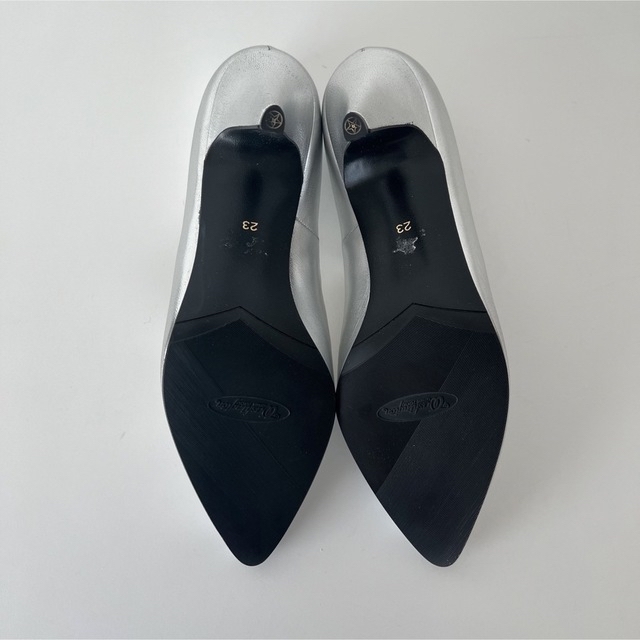 銀座ワシントン(ギンザワシントン)の【新品】WASHINGTON パンプス　ヒール　シルバー　23.0cm レディースの靴/シューズ(ハイヒール/パンプス)の商品写真