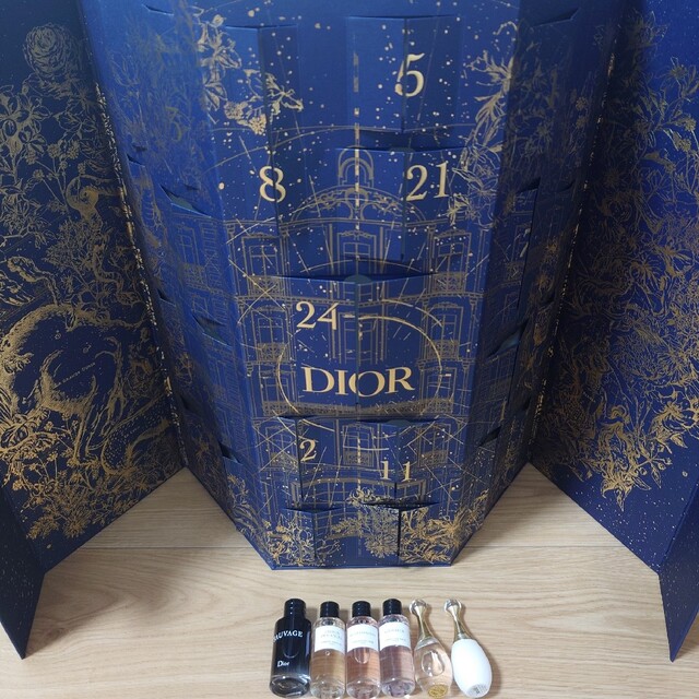 Christian Dior(クリスチャンディオール)の【お譲り決定してます】ディオール　2022アドベントカレンダー コスメ/美容の香水(香水(女性用))の商品写真