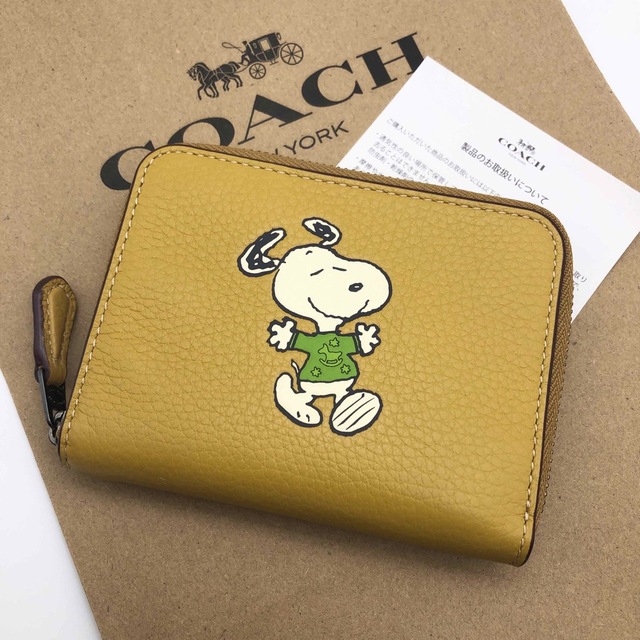 CE869QBRQD定価【COACH X PEANUTS 】新品☆スヌーピー☆イエロー☆折り財布☆