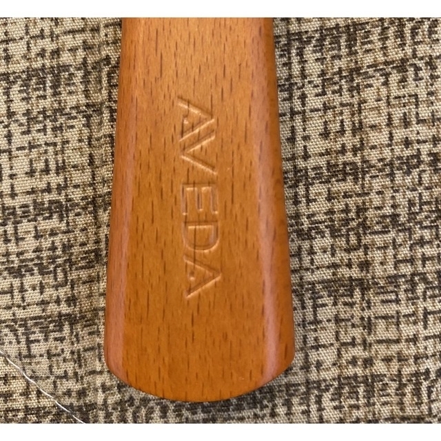 AVEDA(アヴェダ)のアヴェダ AVEDA パドルブラシ レギュラーサイズ 頭皮ケア 頭皮マッサージ コスメ/美容のヘアケア/スタイリング(ヘアブラシ/クシ)の商品写真