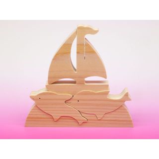 送料無料　ヒノキの組み木　イルカとヨット(置物)