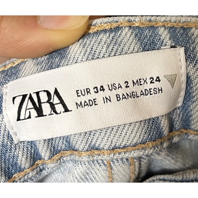 ZARA(ザラ)のZARA (ザラ) ストレート ダメージ デニム ジーンズ ブルー 水色 レディースのパンツ(デニム/ジーンズ)の商品写真