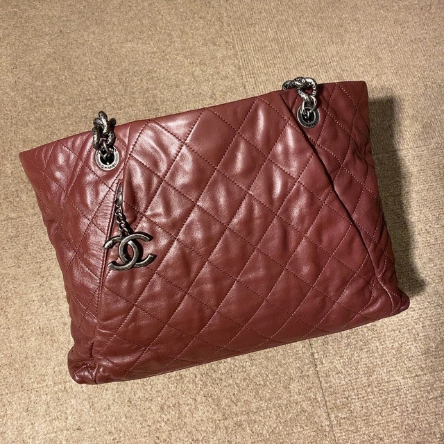 Chanel ショルダーバッグ (すごく可愛い！ユニークデザイン！)