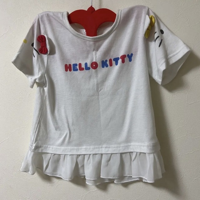 サンリオ(サンリオ)のTシャツ キティーちゃん　　130 キッズ/ベビー/マタニティのキッズ服女の子用(90cm~)(Tシャツ/カットソー)の商品写真