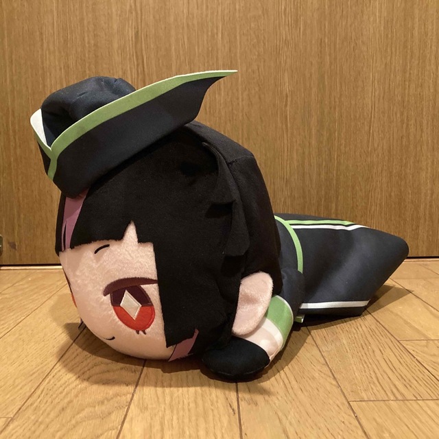 Amazon.co.jp: ツイステ リリア シルバー メガ ジャンボ 寝そべり ぬいぐるみ 2点セット : おもちゃ