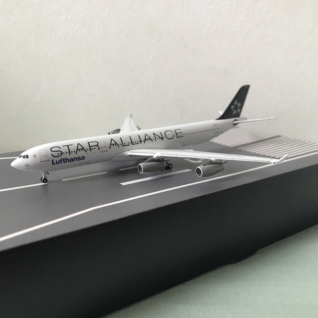 最大79%オフ! メーカー不明 ルフトハンザ A340-300 スターアライアンス塗装 400 Lufthansa ルフトハンザ スターアライアンス 飛行機マグネット