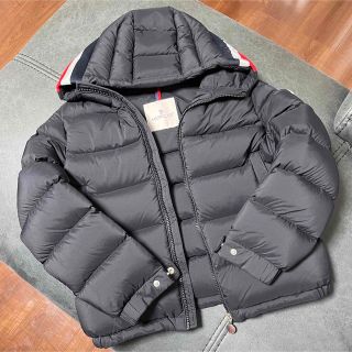 ファッションデザイナー 美品MONCLER 10Aの通販|ラクマ キッズ ダウン