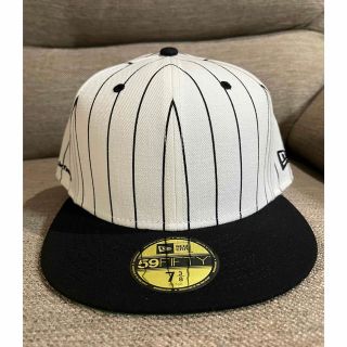 ニューエラー(NEW ERA)の最終値下げ　NEW ERA  PUBLISH  ホワイト　ピンストライプ(キャップ)