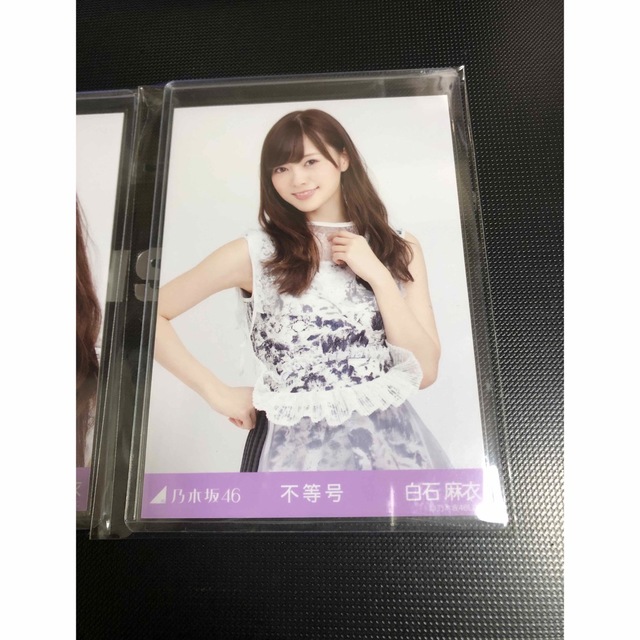 白石麻衣　不等号　生写真　乃木坂46 エンタメ/ホビーのタレントグッズ(アイドルグッズ)の商品写真