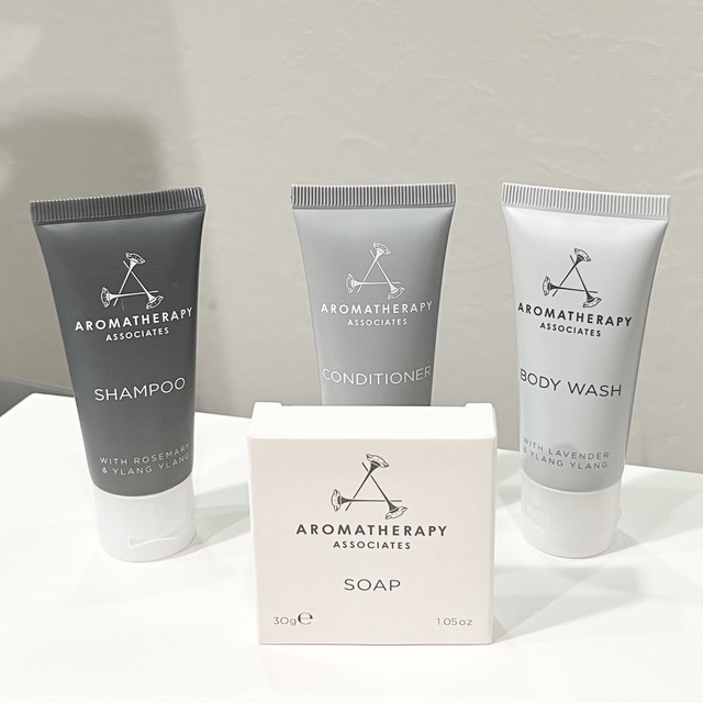 AROMATHERAPY ASSOCIATES(アロマセラピーアソシエイツ)の〘アロマセラピーアソシエイツ〙アメニティセット コスメ/美容のキット/セット(サンプル/トライアルキット)の商品写真