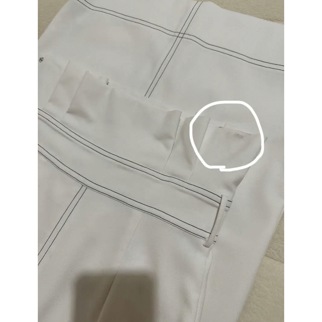 eimy istoire(エイミーイストワール)のシェリエ　 ステッチリボンタイトスカート　ホワイト　S レディースのスカート(ひざ丈スカート)の商品写真